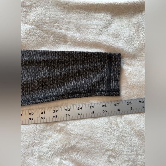 Lululemon leggings Size 8 Black Gray - Picture 4 of 7